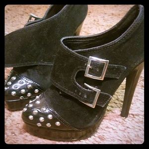 Buckling high heels